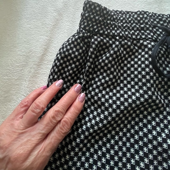 Ann Taylor lightweight capri pants. Black with white polka dots. Spring summer - Picture 3 of 9